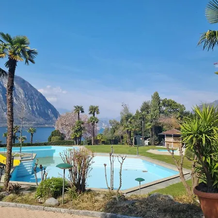 Schwimmbadferien Am Luganersee ビッソーネ