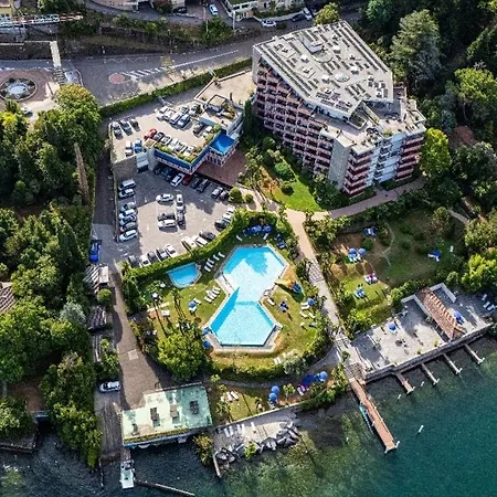 アパート Schwimmbadferien Am Luganersee ビッソーネ